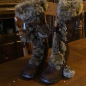 Fur trim brown boots sz 8